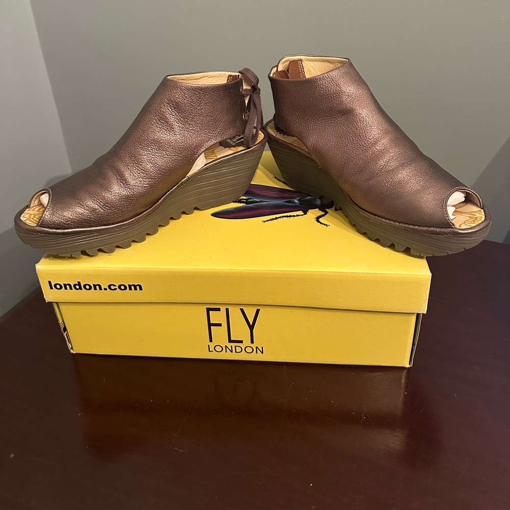Fly London IDRA Bronze Leather sandals